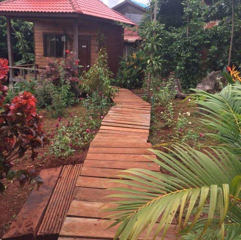 Familyhouse & Trekking Apartman Banlung Szoba fotó